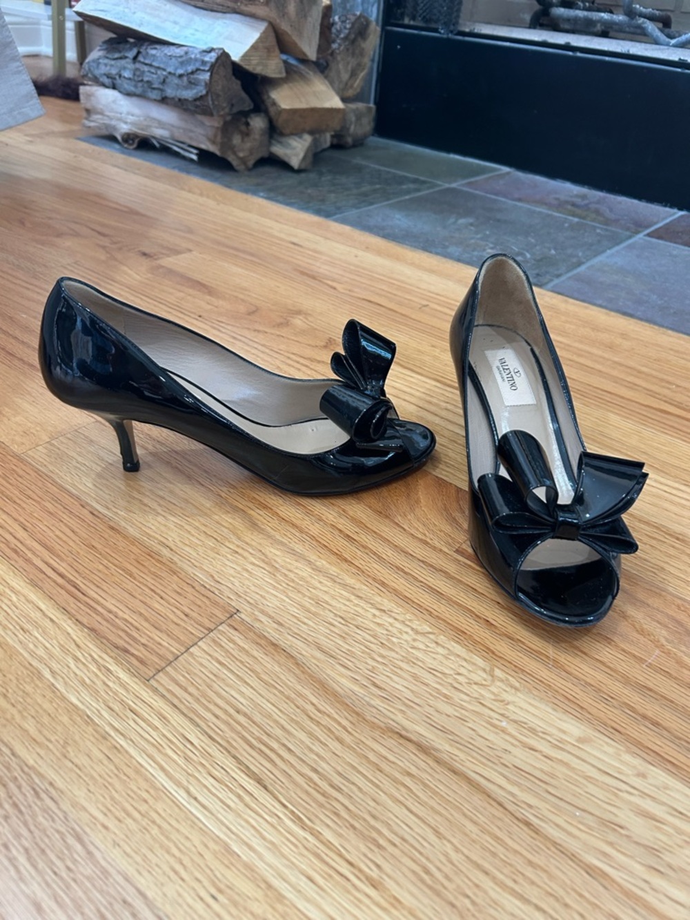 Valentino Garavani patent leather bow kitten heels pumps size 38.5 or US 8.5